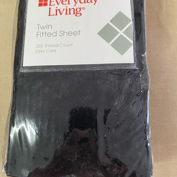 Everyday Living Twin Fitted Sheets 250 Thread Count (DF) - Picture 5 of 7